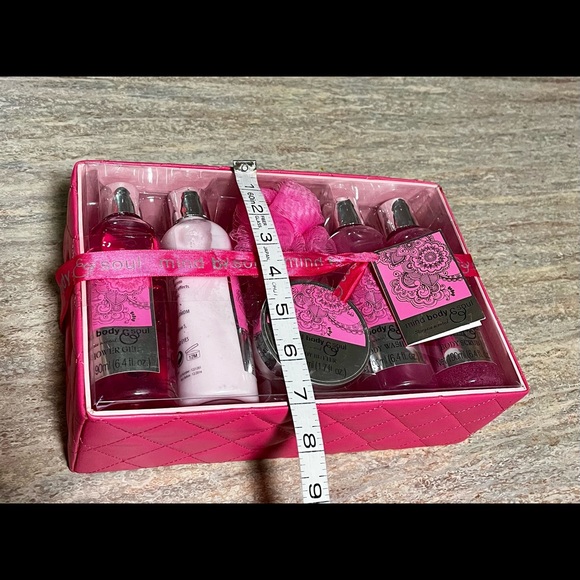 NIB Mind, body, and Soul Stargaze scented Bath and body set - Picture 8 of 16